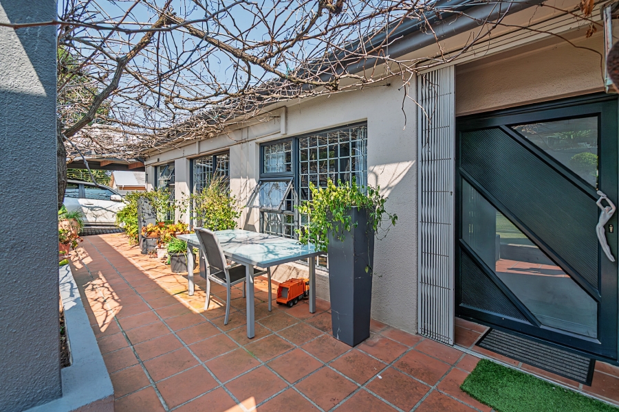 6 Bedroom Property for Sale in Kenridge Heights Western Cape